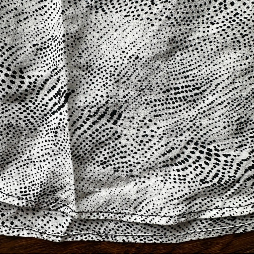 Joie Silk Animal Print Blouse Short Sleeve Black White Size xS - Picture 4 of 11